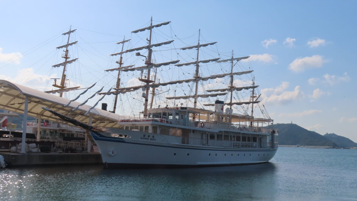 Naruto Whirlpools Cruise Ship "Nippon Maru"