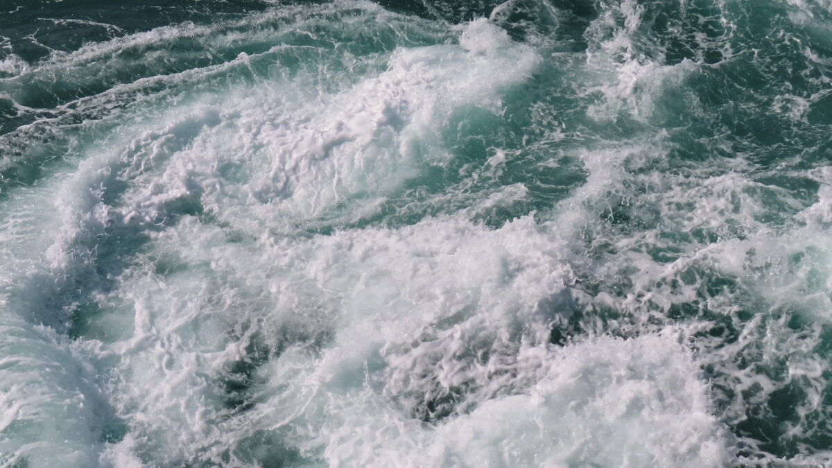 Even large whirlpools disappear in an instant