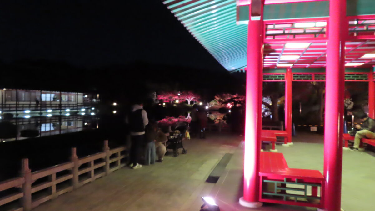 Photo spot in front of Kansen-den Hall