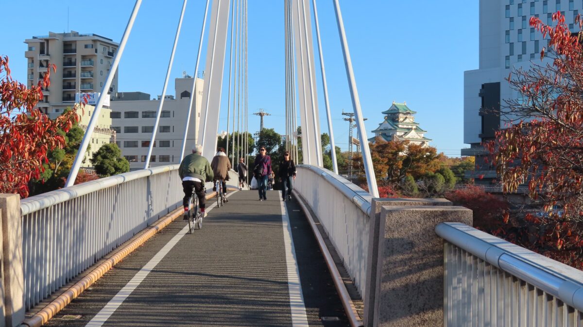 Osaka Castle as seen from Kawasaki Bridge