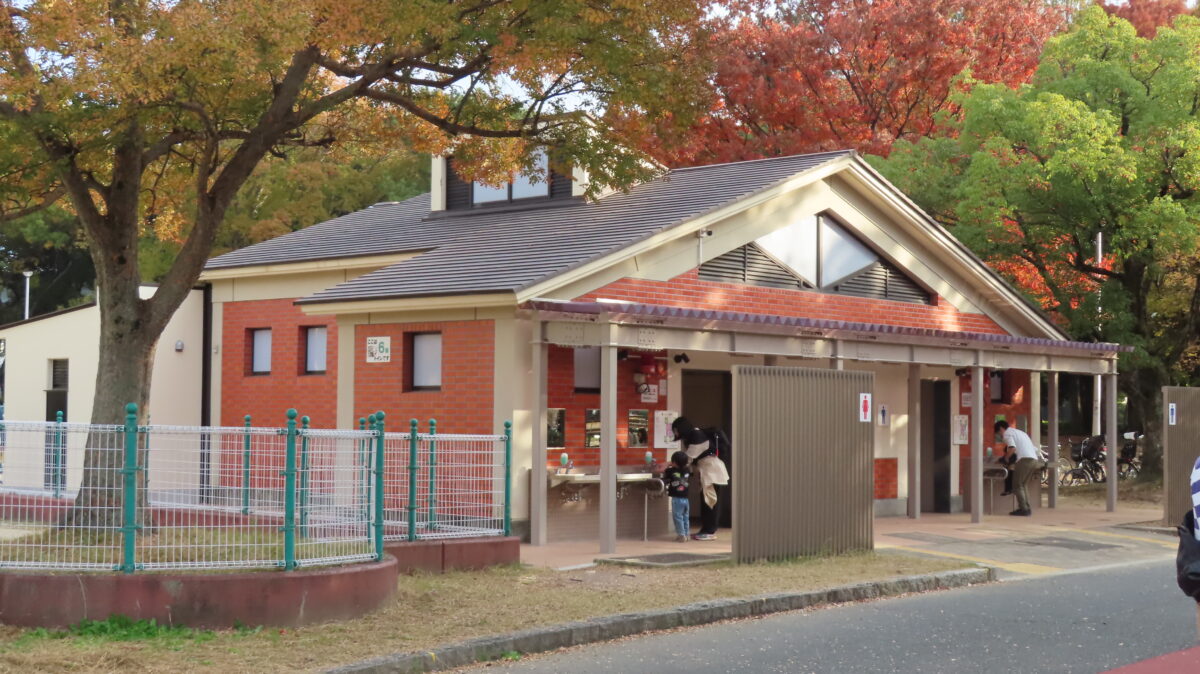 Toilet in Kyuhoji Ryokuchi