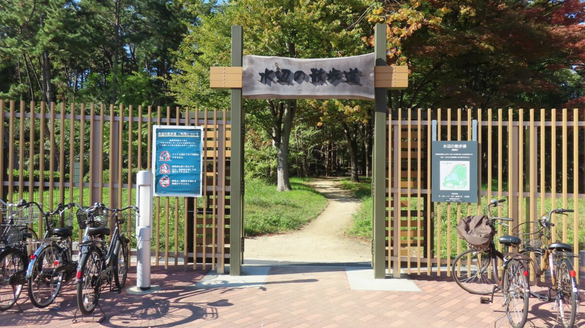 Entrance to the waterside promenade