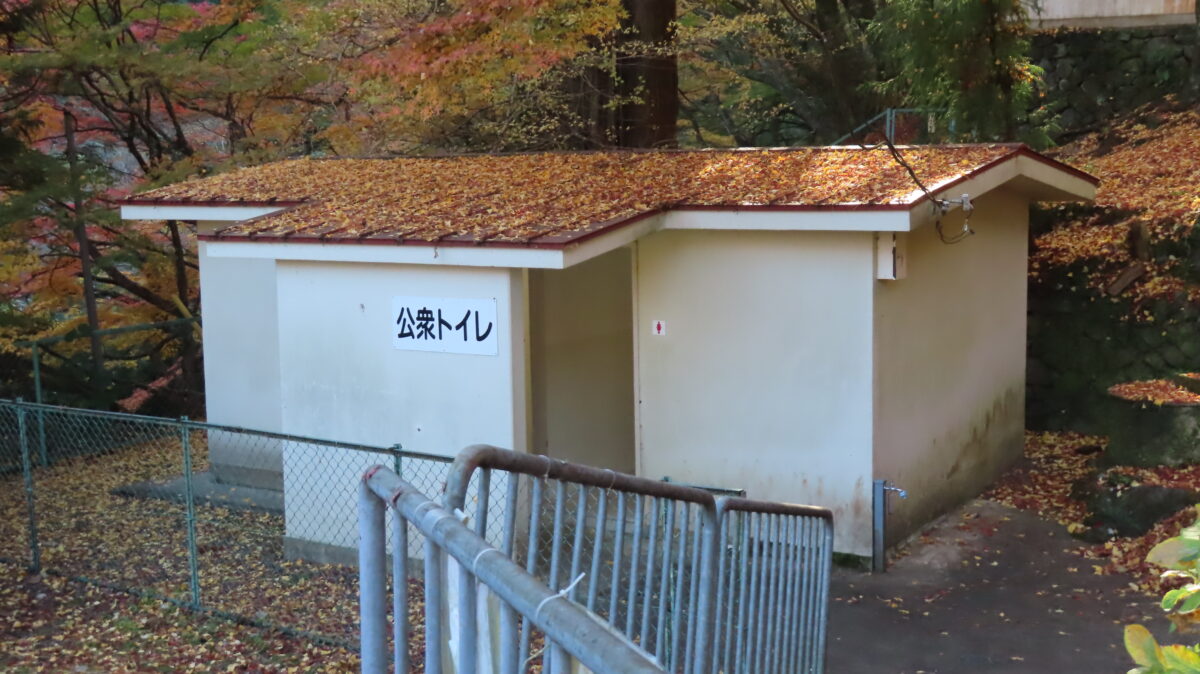 Public restroom at Ushitakisan Daitokuji Temple